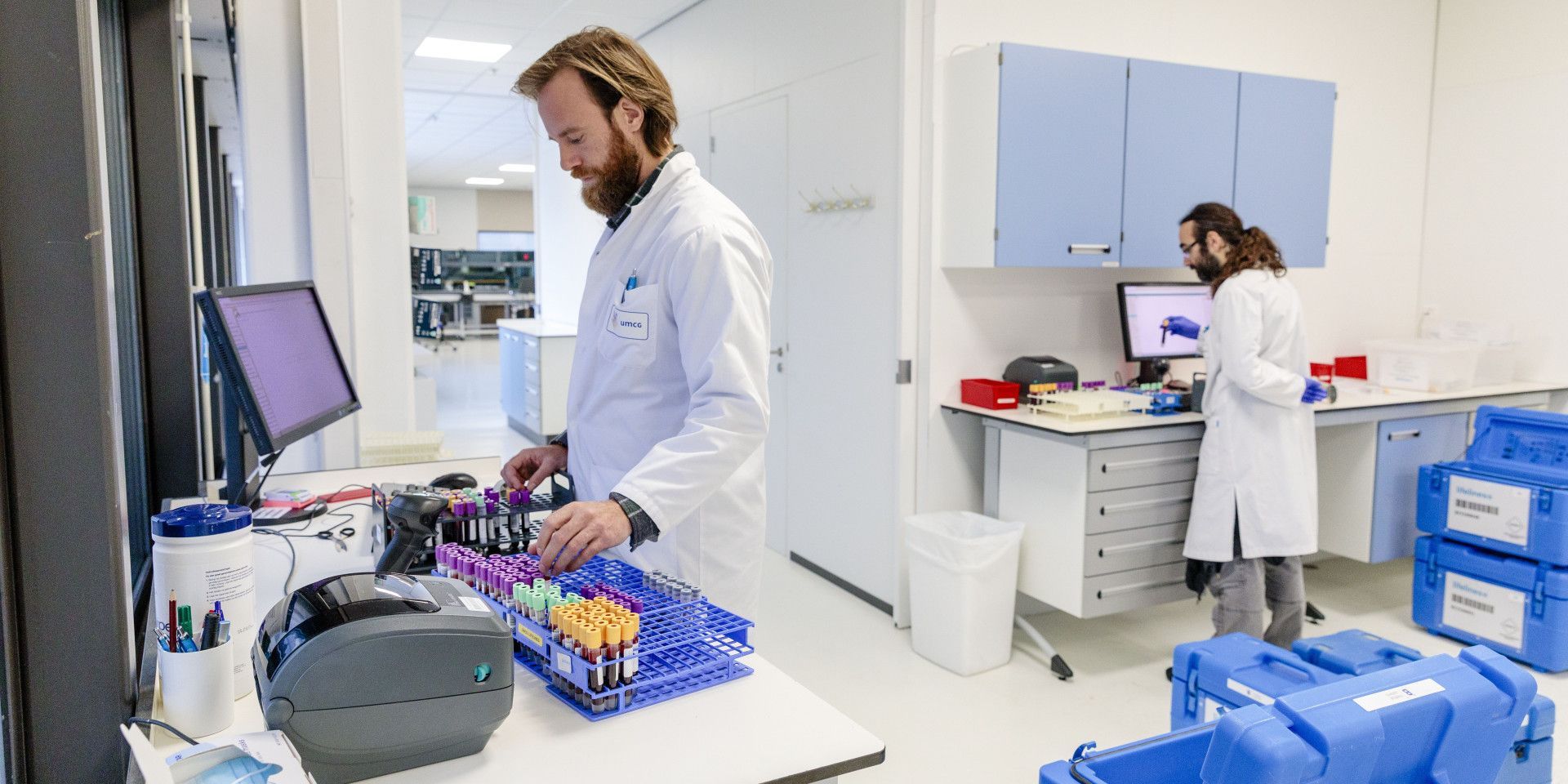 medewerkers lifelines in lab