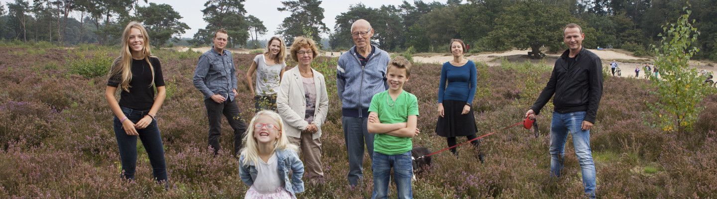 familie in natuur