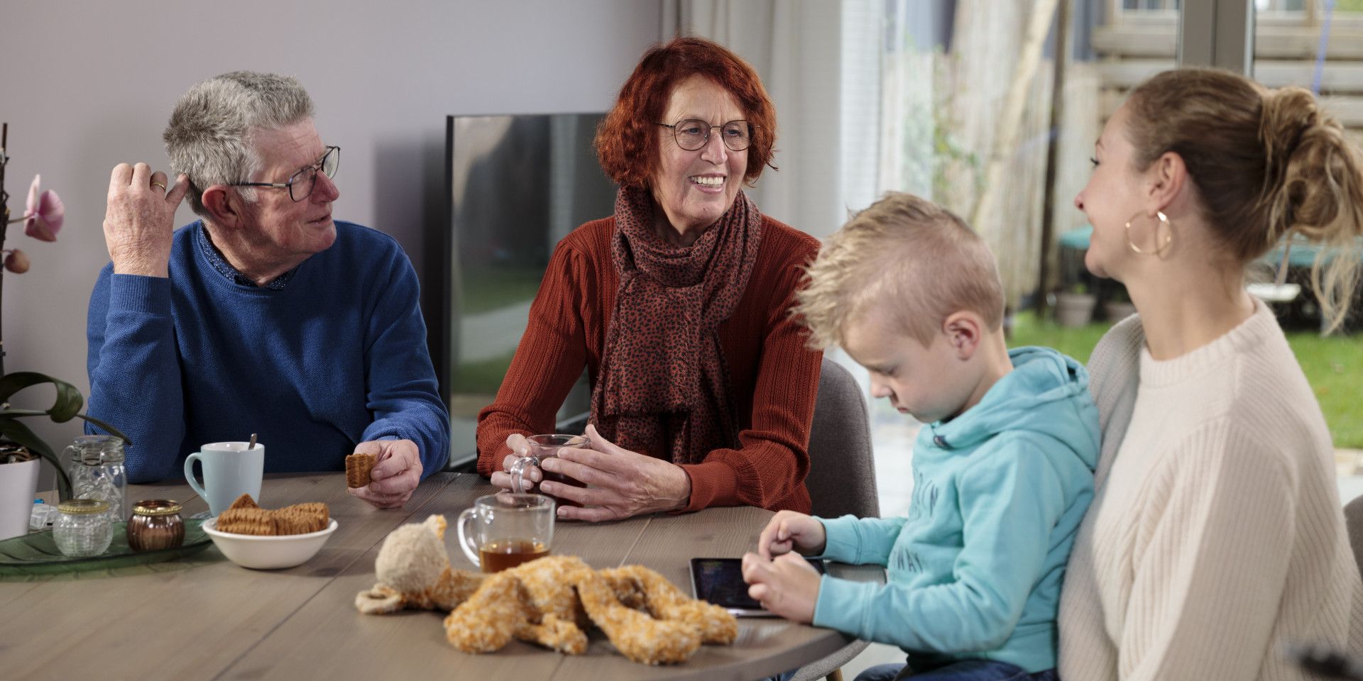 familie aan tafel